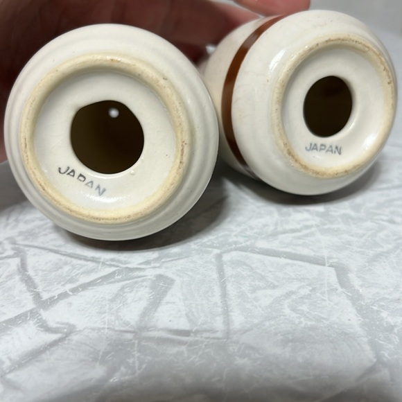 Mcm salt and pepper shakers made in Japan stoneware with brown stripe no stopper - Picture 2 of 6